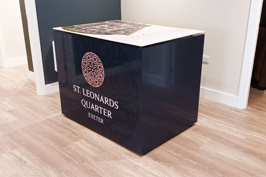 new homes site marketing sign contractors exeter